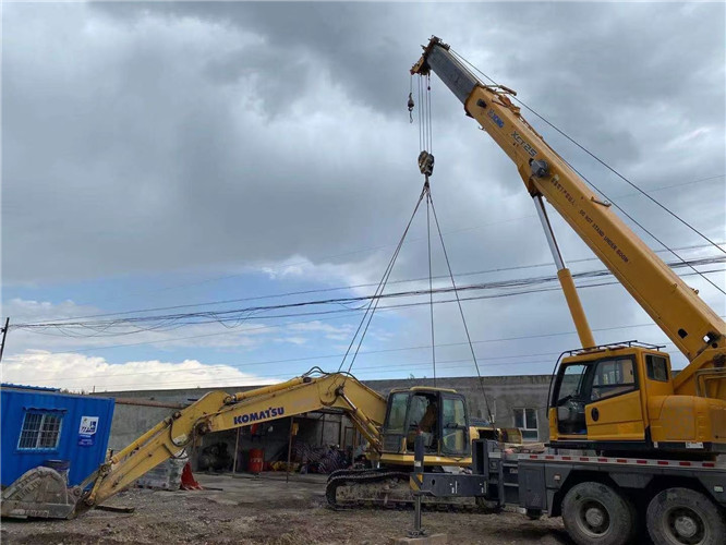 徐汇区25吨吊车的工作半径是多少？