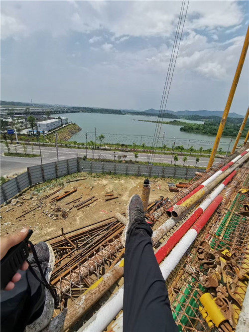 徐汇区作业中发生设备损坏或人员意外，责任怎么划分？